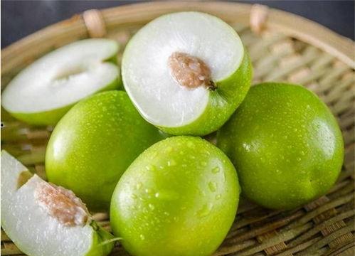鄂州妇女吃瓜,瓜果飘香，共享清凉时光